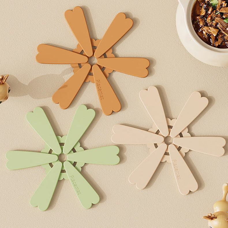 Christmas Tree Silicone Trivet – Creative Heat-Resistant Table Mat for Hot Pots & Dishes
